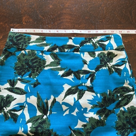 J Crew No.2 Pencil Skirt Vibrant Floral Size 2 - Picture 7 of 14